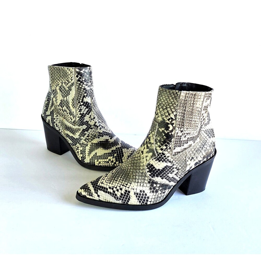 BLONDO Que Waterproof Leather Snake Print Heeled Booties Cream Black Sz 6 B7120